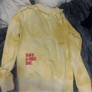 NWOT Men’s Nike Daisy Crew Neck